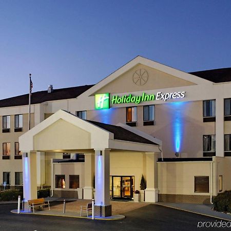 Holiday Inn Express Metropolis By Ihg Exterior foto