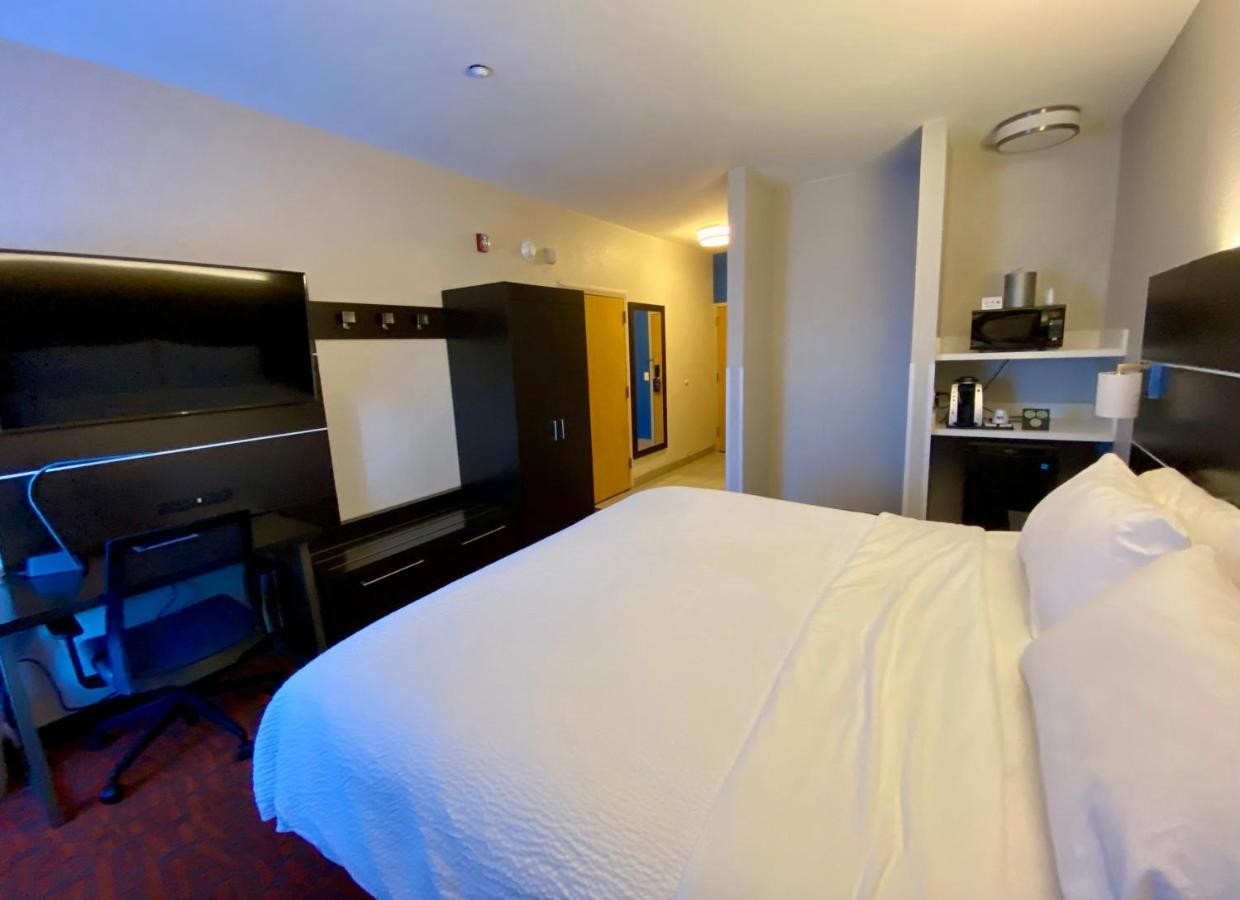 Holiday Inn Express Metropolis By Ihg Exterior foto