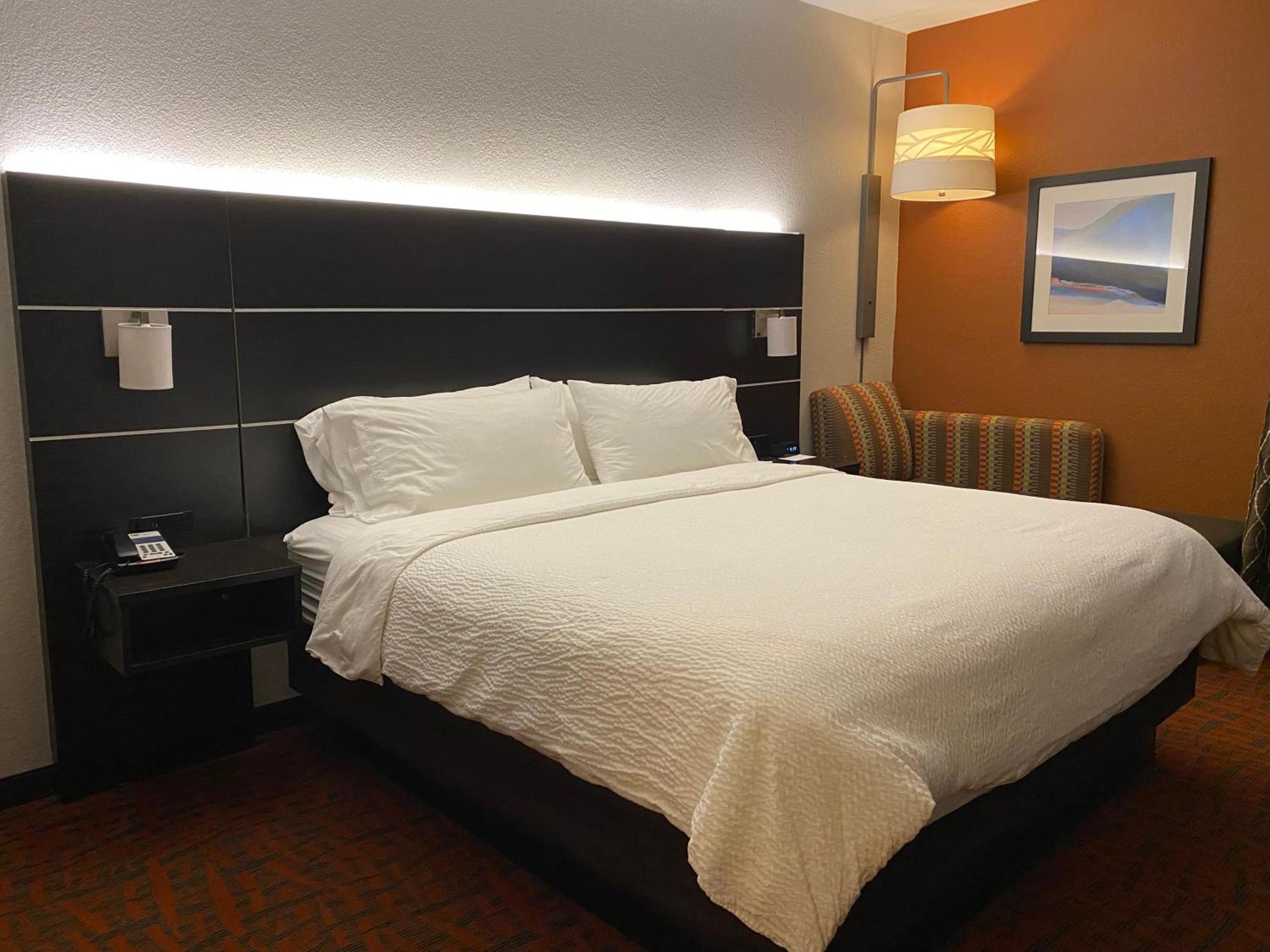 Holiday Inn Express Metropolis By Ihg Exterior foto