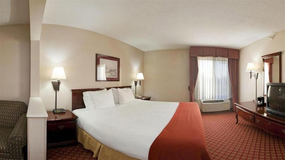 Holiday Inn Express Metropolis By Ihg Exterior foto