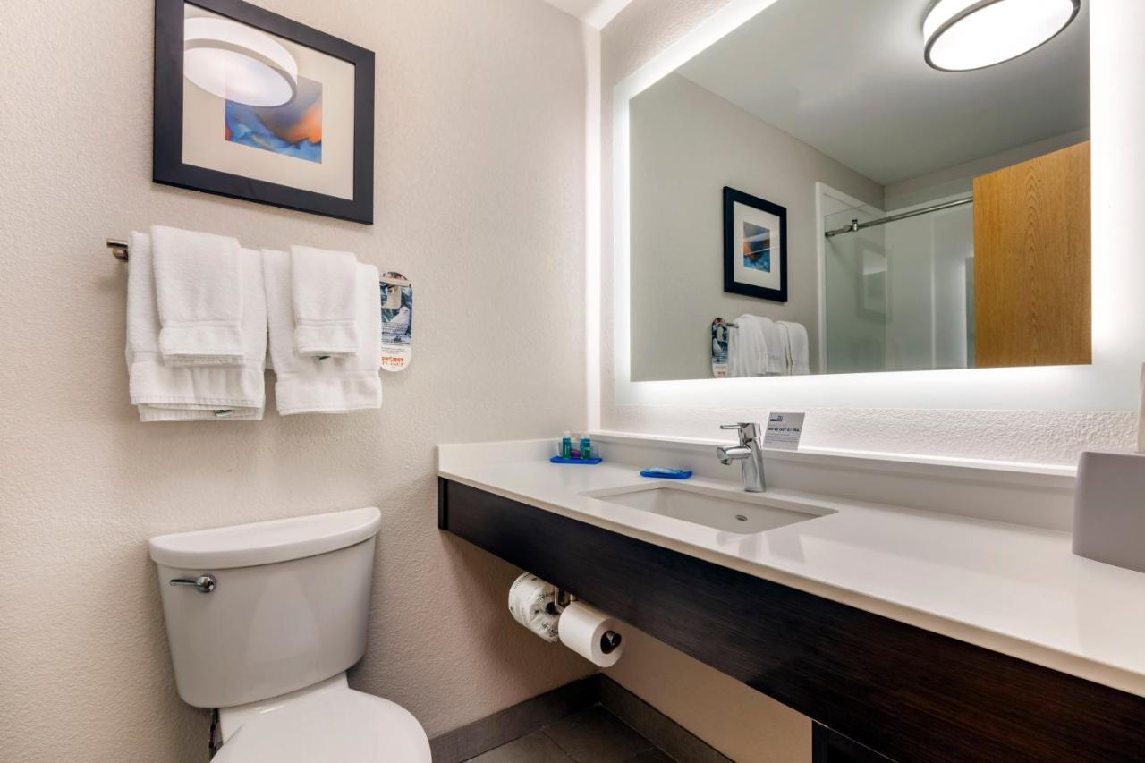 Holiday Inn Express Metropolis By Ihg Cameră foto